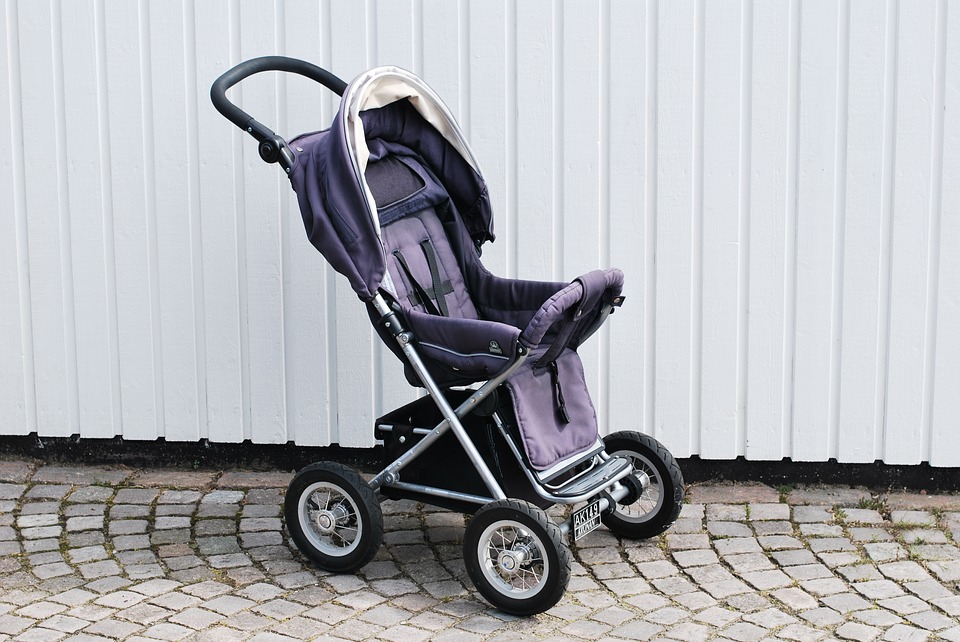 Baby Strollers: What should be considered for purchasing best baby strollers?